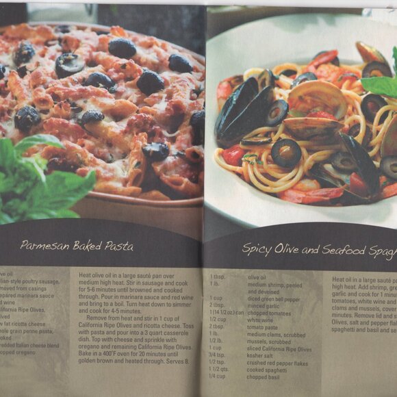 Lot of 5 Vintage Summertime Paper Back Cookbooks and Guides - Picture 3 of 16